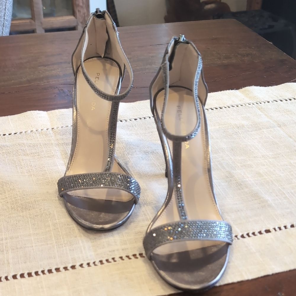 Pelle Moda Metallic Pewter Rhinestone T-Strap Stiletto Heels Evening‎ Sandals